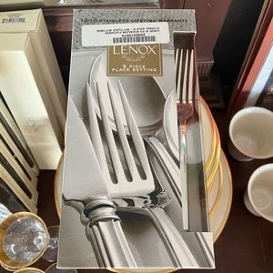 Lenox eternal gold flatware 5 pieces, brand new